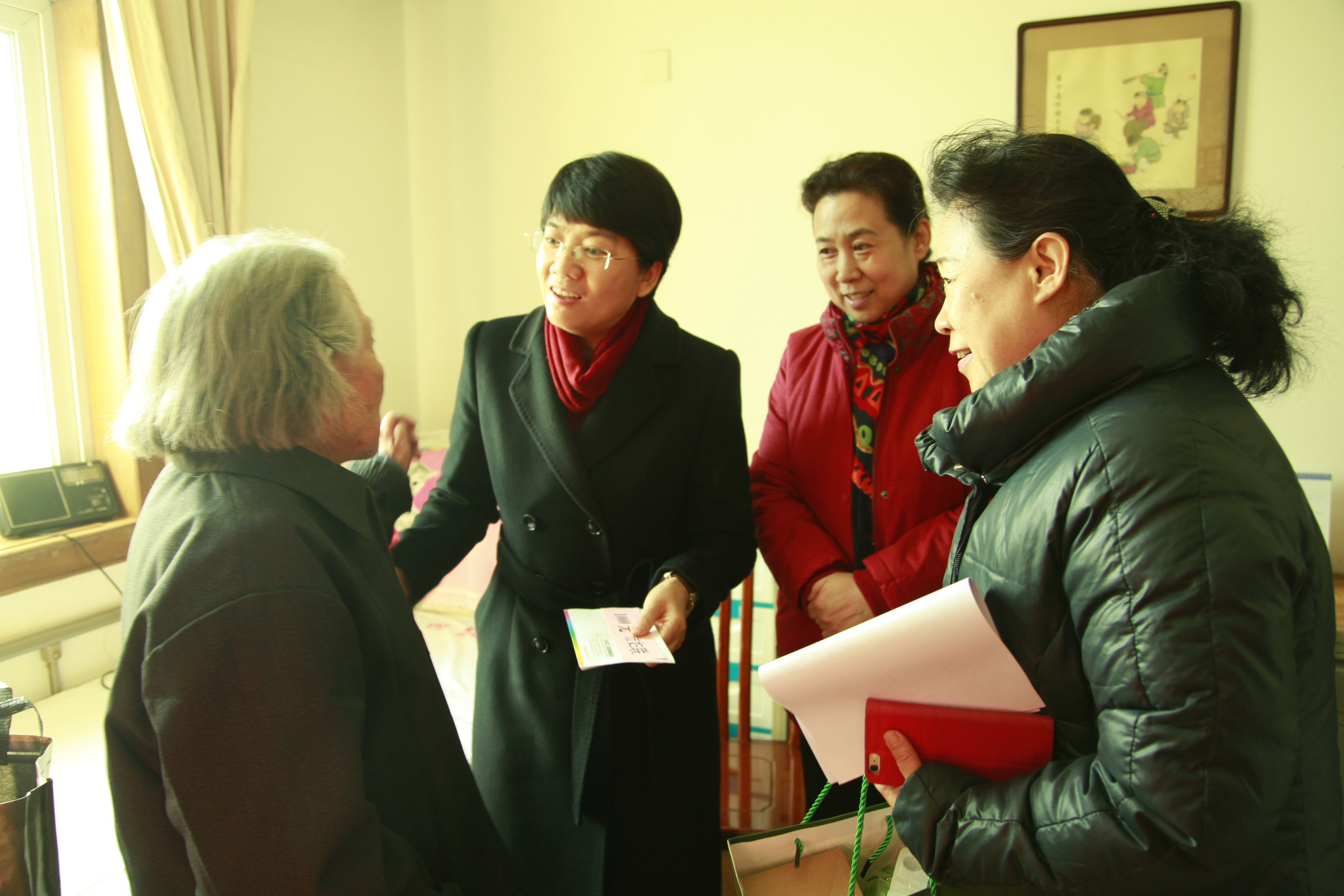 市区领导走访慰问老妇救会主任及困难妇女家庭