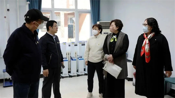 学校校医室怎么配置北京外国语大学附属外国语学校“博爱校医室” 顺利通过北京市红十字会验收_https://www.jmylbn.com_新闻资讯_第2张