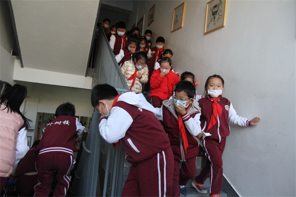 学校校医室怎么配置北京外国语大学附属外国语学校“博爱校医室” 顺利通过北京市红十字会验收_https://www.jmylbn.com_新闻资讯_第6张