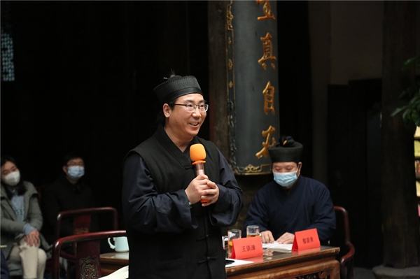 龙泉寺负责人贤健法师发言