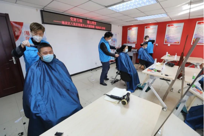 党建引领  “暖心行动”致敬最美的你300.png