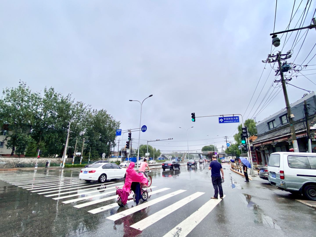 中关村北大街路口实拍.png